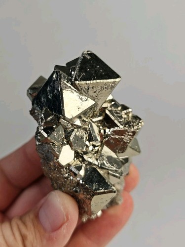 Pyrit oktaeder stufe - 🔥,