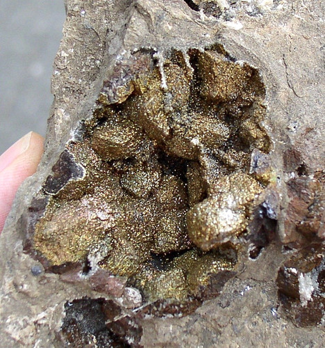 Pyrit auf calcit tagebau - pyrit,