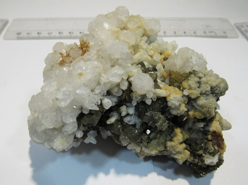 Calcit auf quarz - calcit, würfel