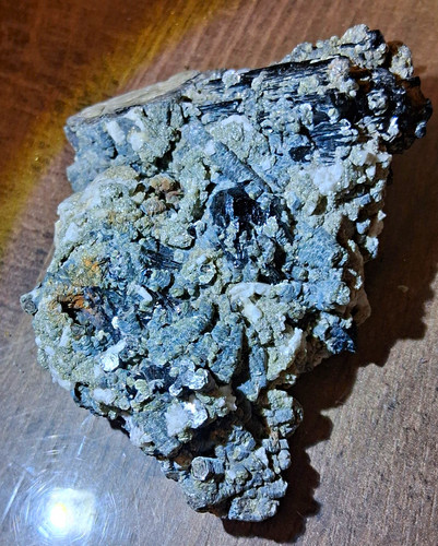 Schörl mit moscovit - schörl, pyrit