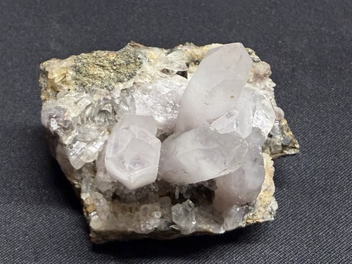 Amethyst quarz stufe - stufe, mit