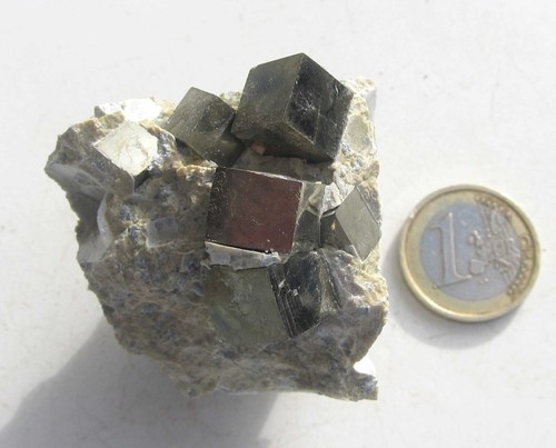 Pyritwürfel matrix stufe - pyritwürfel, in